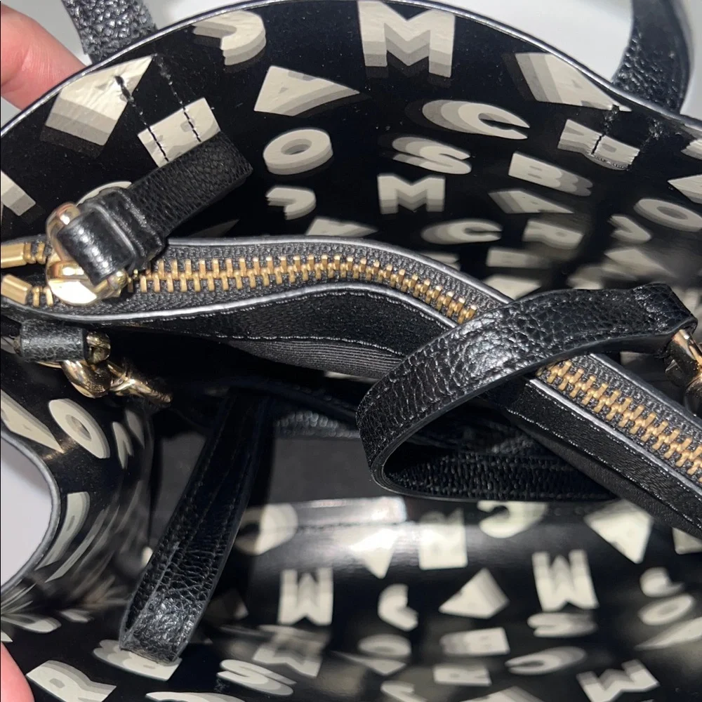 Marc Jacobs compact marc